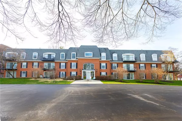 Rocky River, OH 44116,22701 Center Ridge RD #307