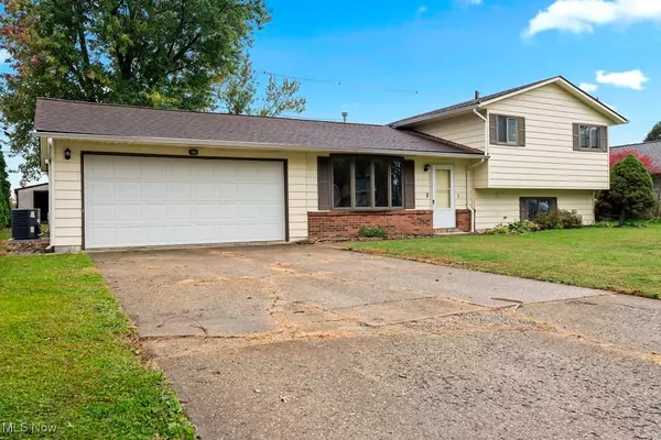 Grafton, OH 44044,1036 Vivian DR