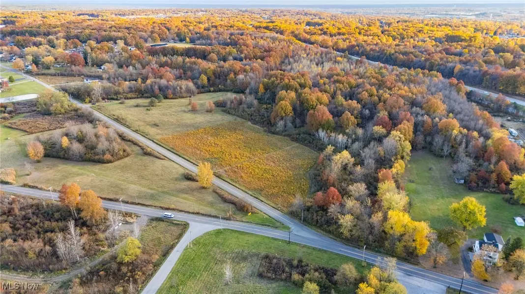 Naylor Lloyd RD, Girard, OH 44420