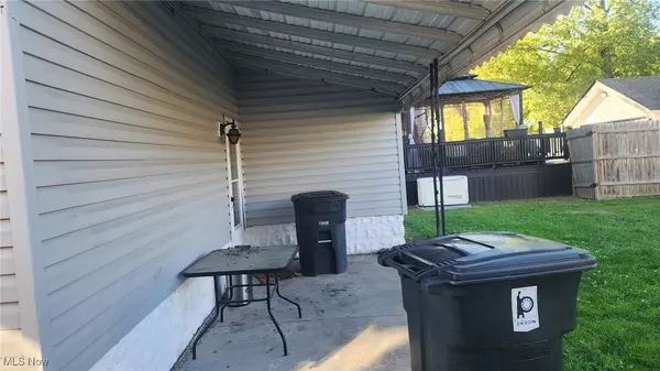 Akron, OH 44307,853 Russell AVE