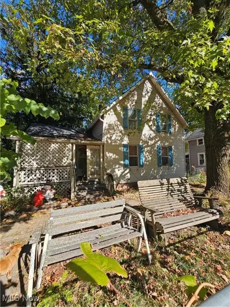 192 E Walnut ST, Wadsworth, OH 44281