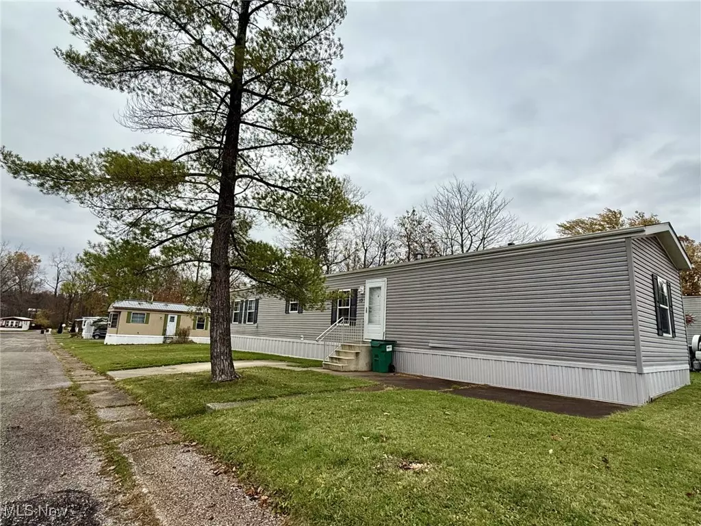 Chardon, OH 44024,13 Wayne LN