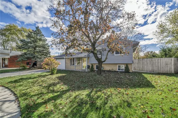 Elyria, OH 44035,821 Hollywood DR