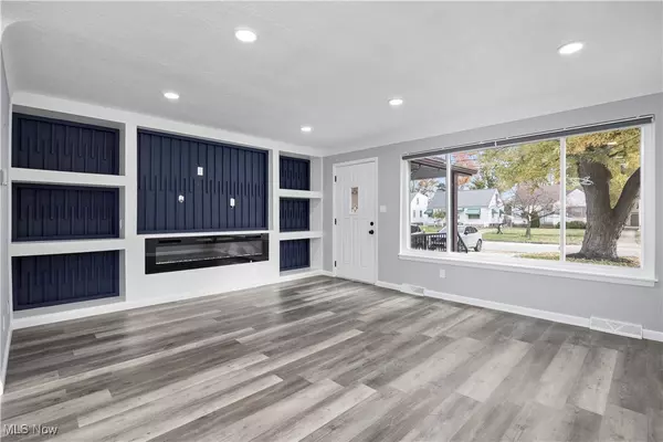 Fairview Park, OH 44126,3826 W 210th ST