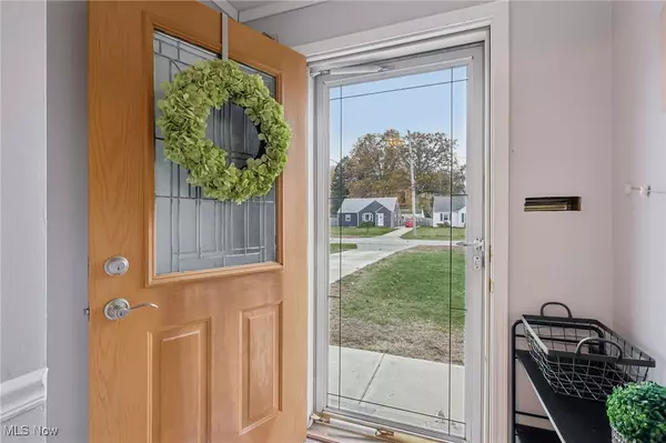 Westlake, OH 44145,24152 Hedgewood AVE