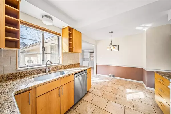 Beachwood, OH 44122,21516 Halworth RD