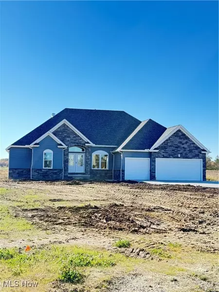 7662 Springfield DR, Valley City, OH 44280