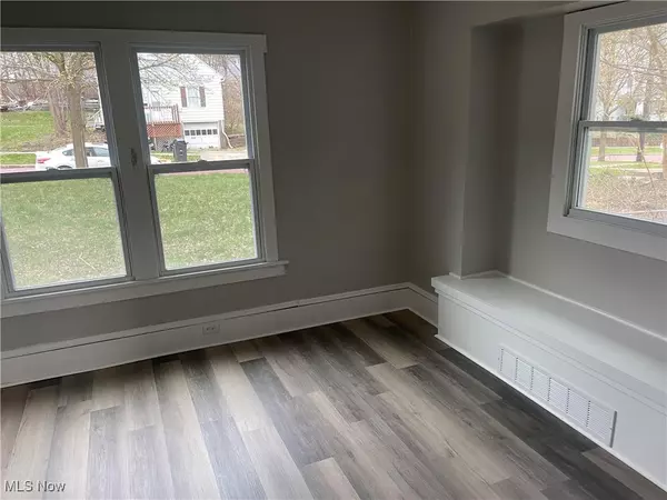 Akron, OH 44305,1438 Newton ST