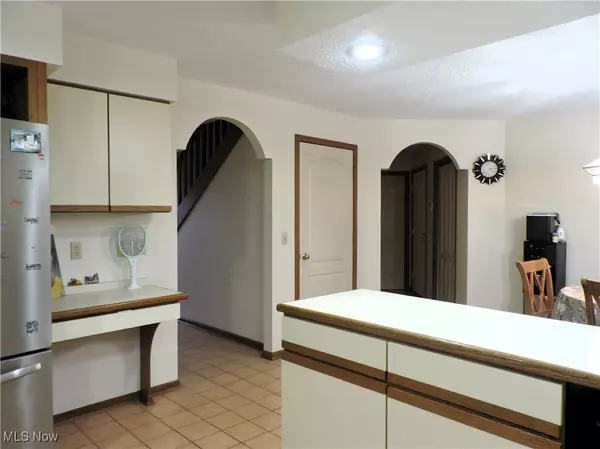 Elyria, OH 44035,166 Loyola DR