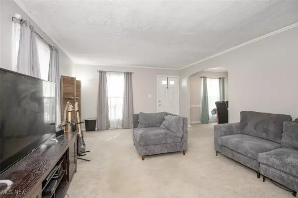 Cuyahoga Falls, OH 44221,242 Monroe AVE