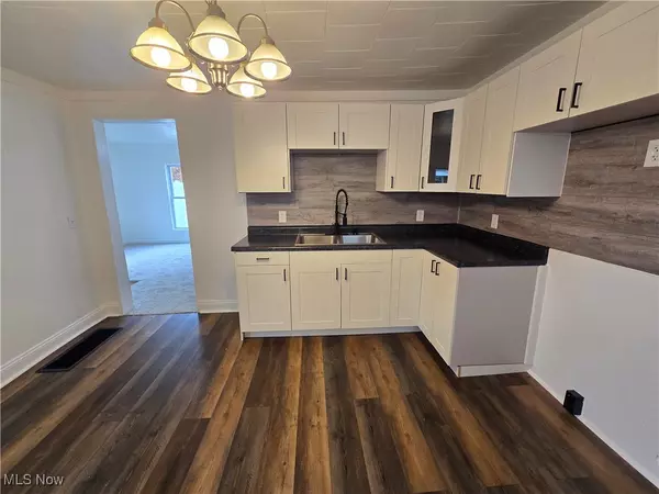 Coshocton, OH 43812,731 S 6th ST