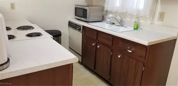 Salem, OH 44460,1356 Pembrooke DR #A