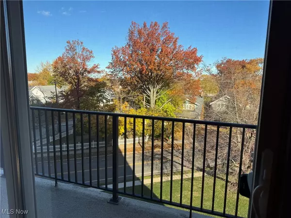 Lakewood, OH 44107,15555 Hilliard RD #401 A