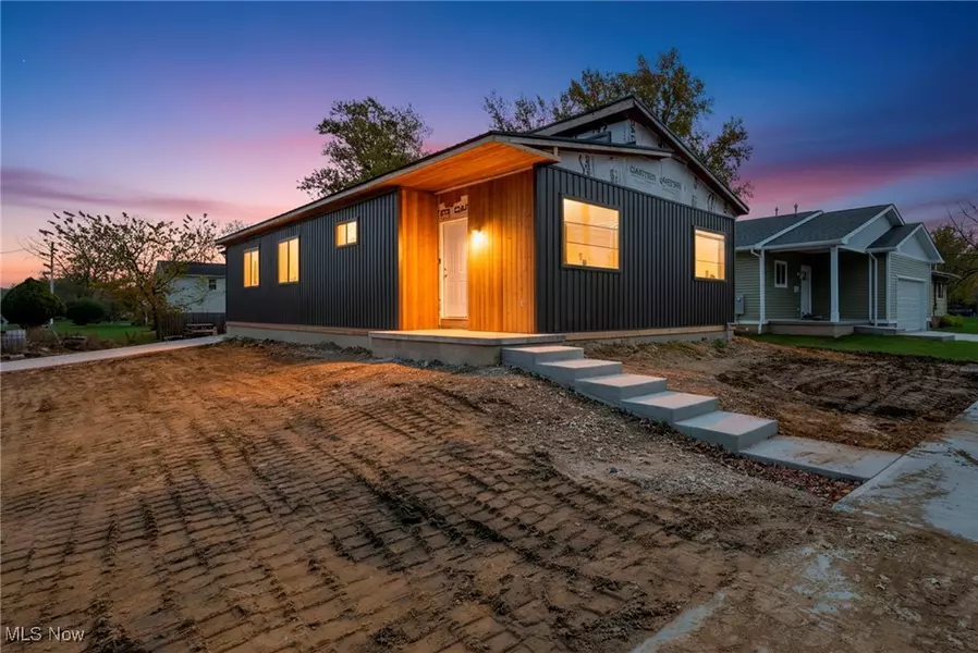 455 S Van Buren AVE, Barberton, OH 44203