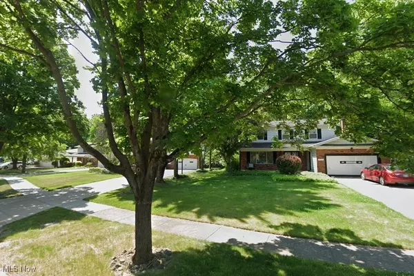 27609 Laurell LN, North Olmsted, OH 44070