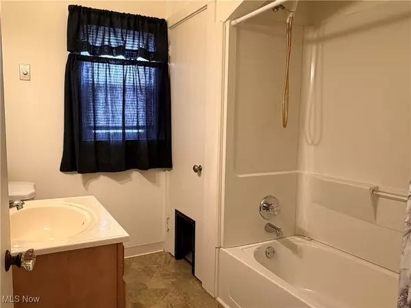 East Liverpool, OH 43920,925 Montgomery ST