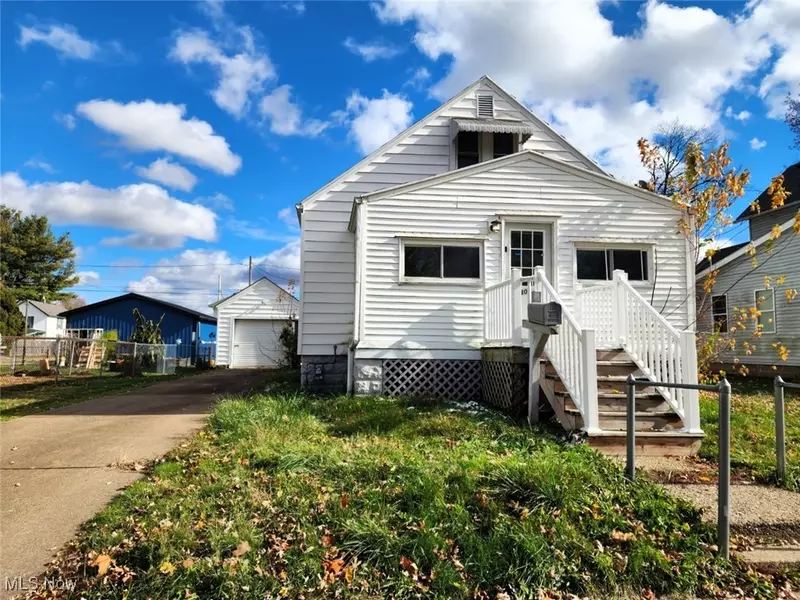 808 8th ST SW, Massillon, OH 44647