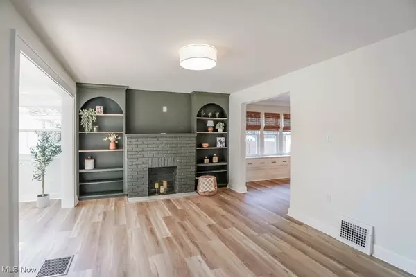 Cuyahoga Falls, OH 44221,2834 Norwood ST