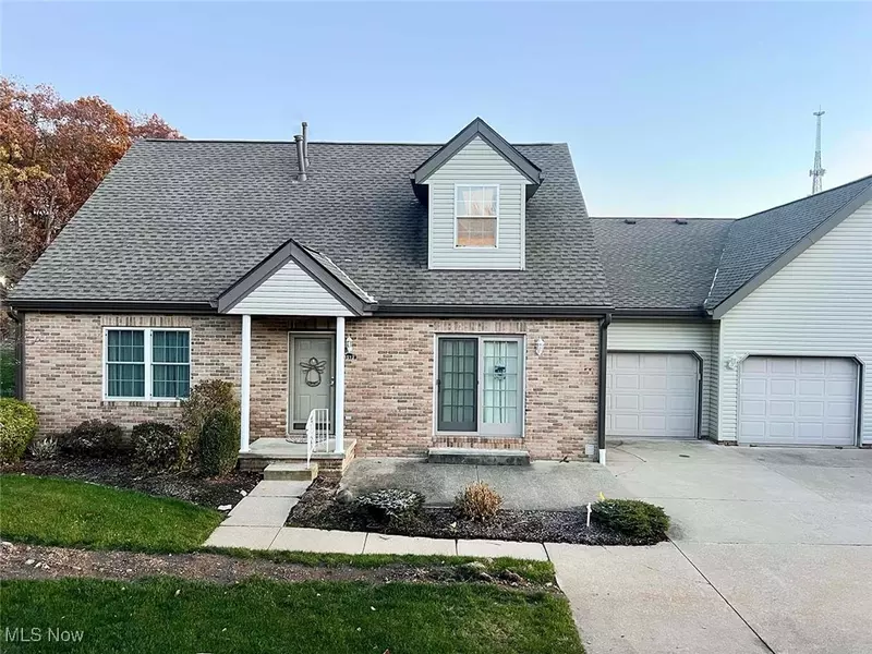 1512 Cambridge AVE SW, North Canton, OH 44709