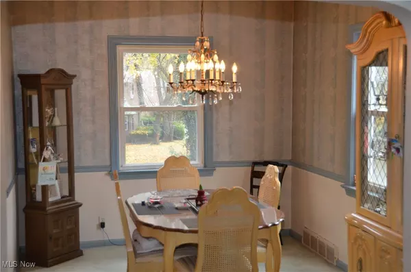 Akron, OH 44313,1360 W Market ST