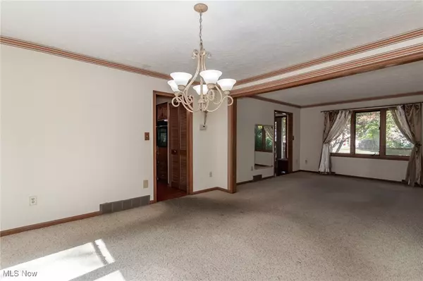 Mayfield Heights, OH 44124,6464 Woodhawk DR