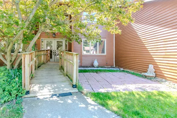 Mayfield Heights, OH 44124,6464 Woodhawk DR