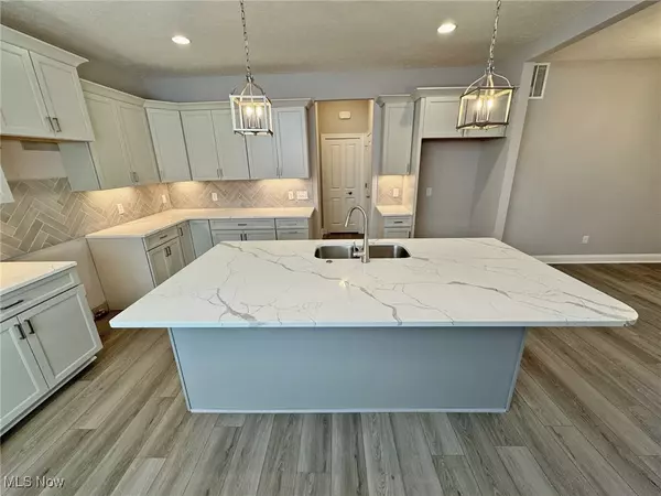 Avon Lake, OH 44012,32080 Tuscan LN #M-2