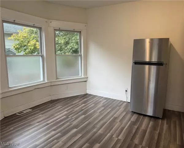 Lorain, OH 44052,306 W 9th ST #A