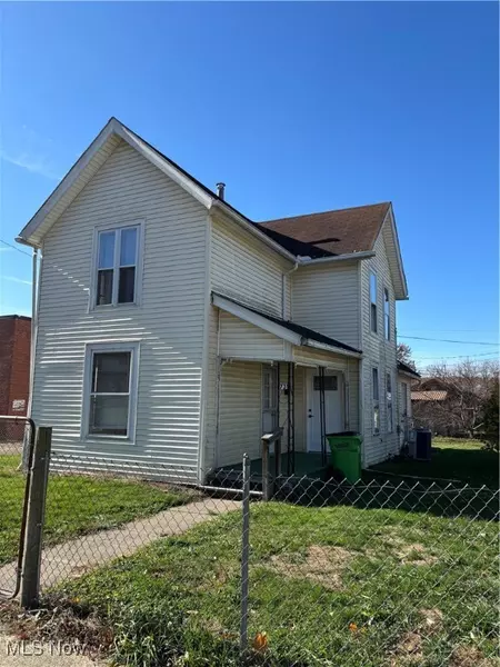 731 S Lawn AVE, Coshocton, OH 43812