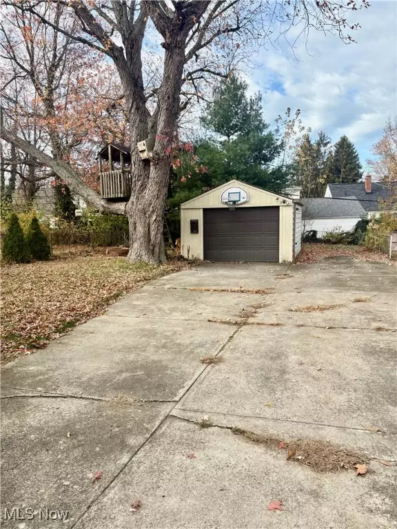 Willowick, OH 44095,32221 Glen Arden DR