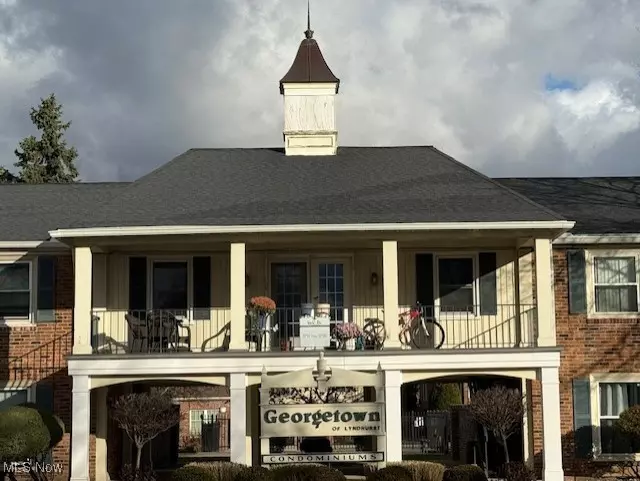 5827 Tiffany CT, Lyndhurst, OH 44124