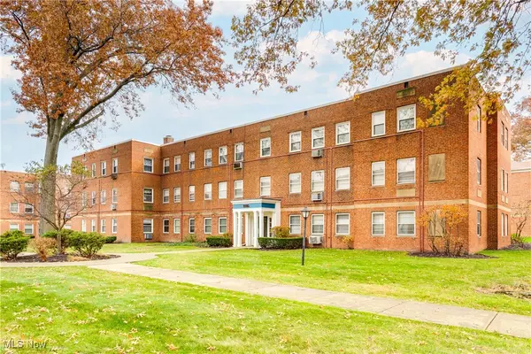 South Euclid, OH 44118,13785 Cedar RD #302d