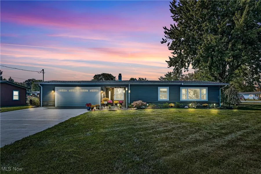 12104 Alton DR, Grafton, OH 44044