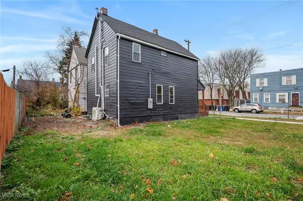 Cleveland, OH 44106,9918 Quebec AVE