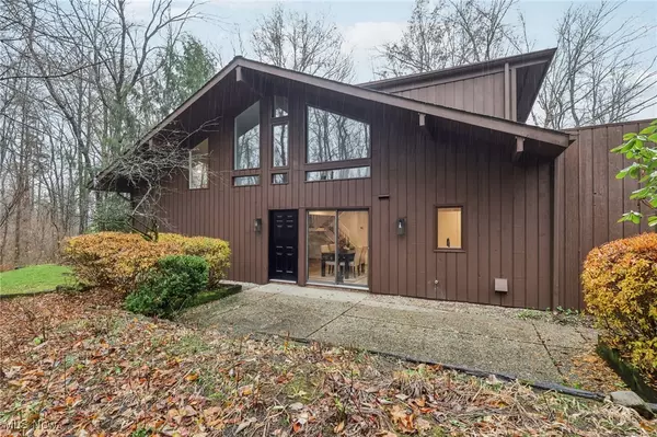 1944 Pine DR, Kent, OH 44240