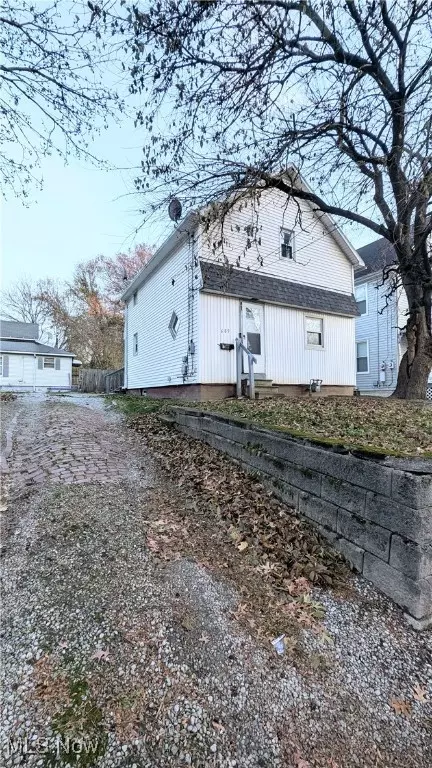 Akron, OH 44311,689 Kling ST