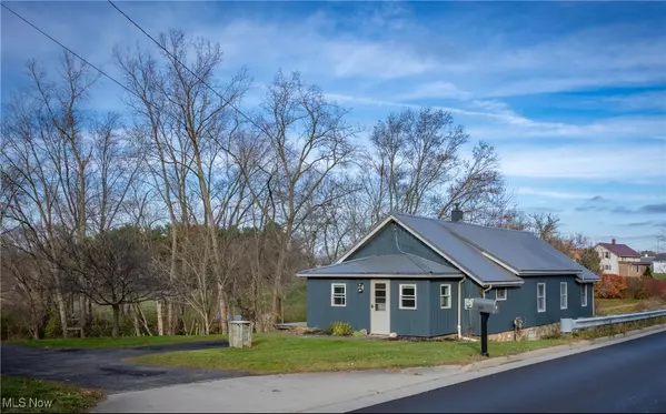 1177 Lake Center ST NW, Uniontown, OH 44685