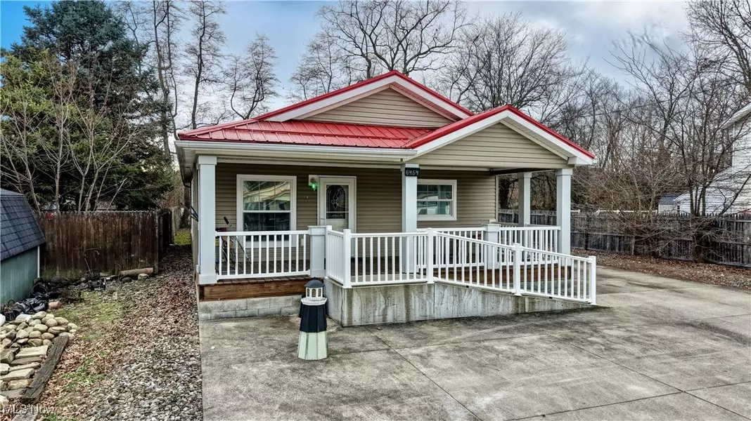 6454 Mears DR NW, Dover, OH 44622