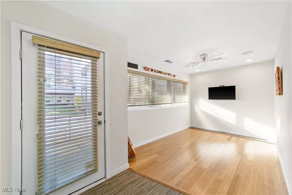 Lakewood, OH 44107,18828 Sloane AVE #3