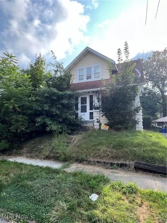 2137 12th ST SW, Akron, OH 44314