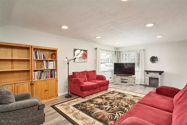 Akron, OH 44312,395 Massillon RD