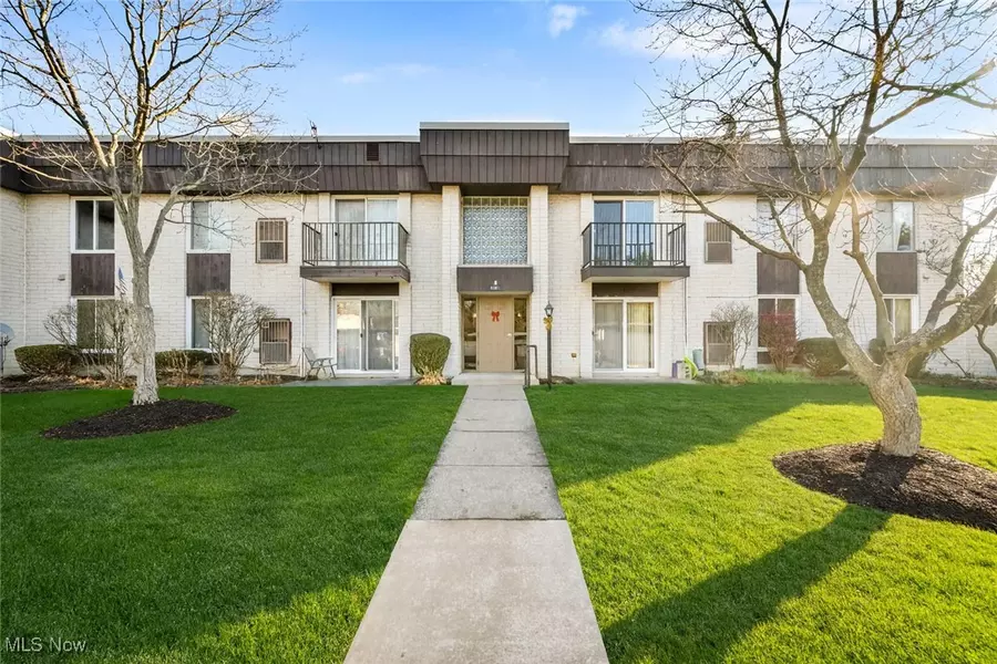 8381 N Akins RD #H-7, North Royalton, OH 44133