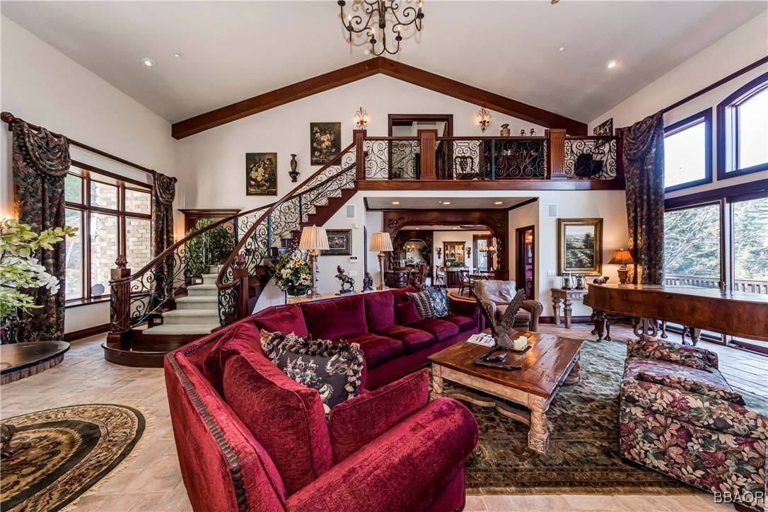Lake Arrowhead, CA 92352,293 Fairway DR