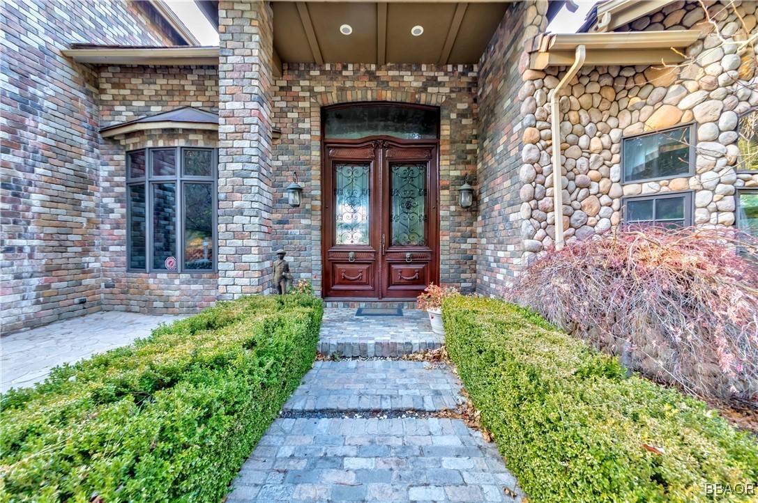 Lake Arrowhead, CA 92352,293 Fairway DR
