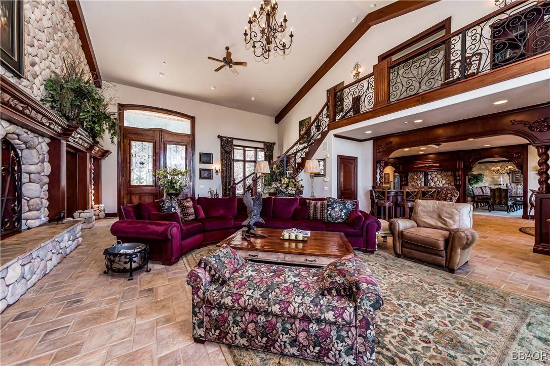 Lake Arrowhead, CA 92352,293 Fairway DR