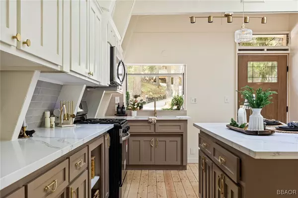 Crestline, CA 92325,23328 S Knapps Cutoff