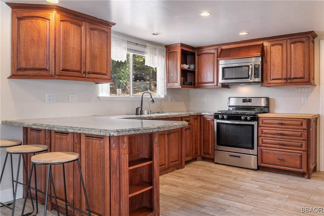 Lake Arrowhead, CA 92352,28252 Bern LN