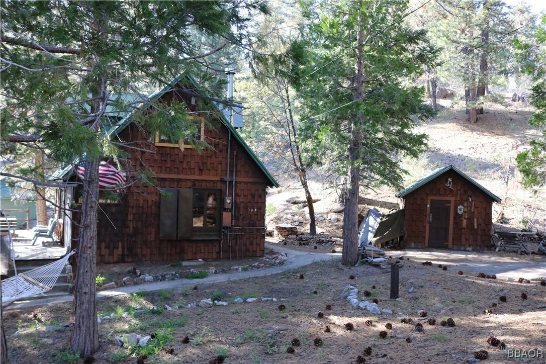 Fawnskin, CA 92333,329 Pine Hill DR