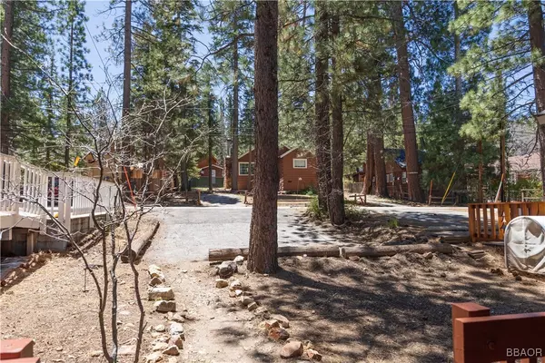 Big Bear Lake, CA 92315,42554 Cedar AVE
