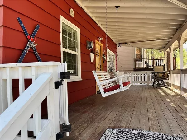 Big Bear Lake, CA 92315,379 Wren DR